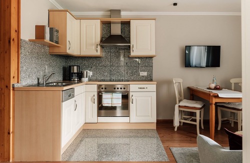 Neualbenreuth Apartment | Lavendelwohnung mit kuschliger Wohnküche