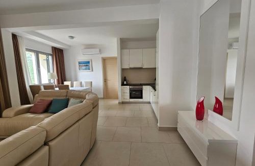 Donji Morinj Apartment | Lavender Bay В21