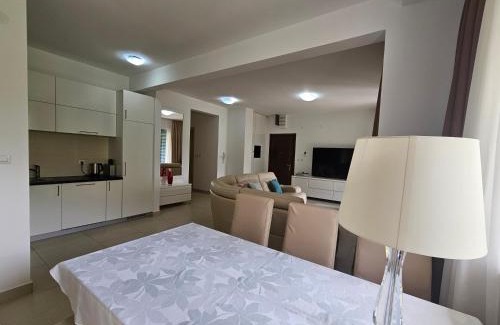 Donji Morinj Apartment | Lavender Bay В21