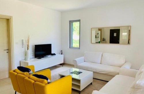 Donji Morinj Apartment | Lavender Bay Apartment B15