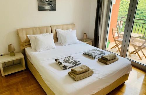 Donji Morinj Apartment | Lavender Bay Apartment F7