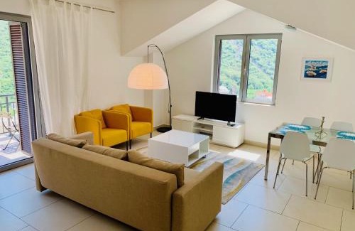 Donji Morinj Apartment | Lavender Bay Apartment C33