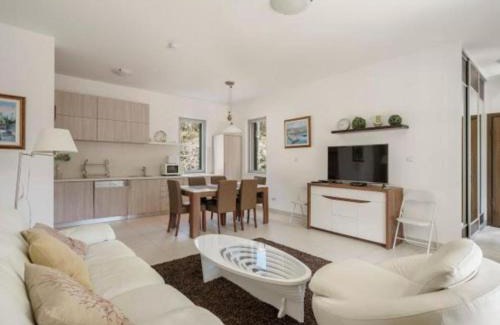 Donji Morinj Apartment | Lavender Bay Apartment C21