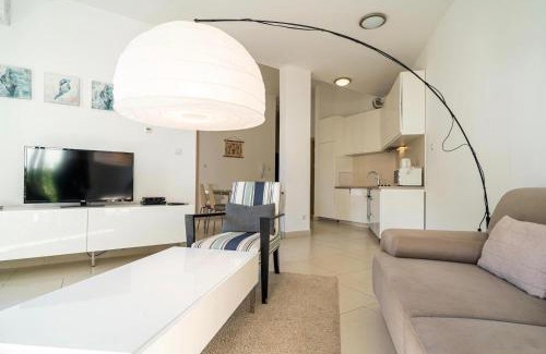 Donji Morinj Apartment | Lavender Bay C04