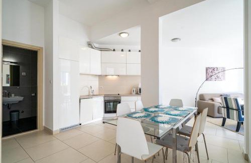 Donji Morinj Apartment | Lavender Bay C04