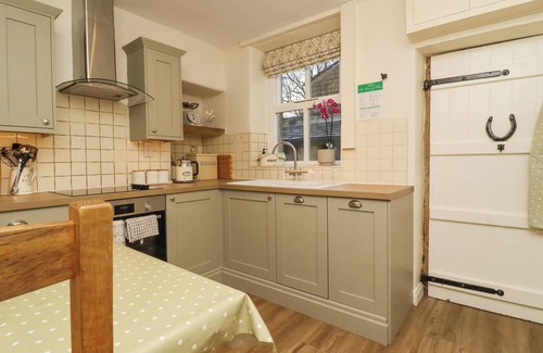 Threshfield Cottage | LAVENDER COTTAGE, pet friendly, with open fire in Threshfield