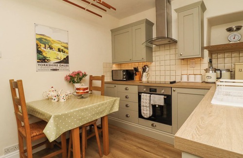 Threshfield Cottage | LAVENDER COTTAGE, pet friendly, with open fire in Threshfield