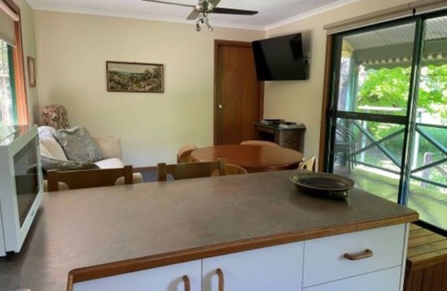 Bombowlee Cottage | Lavender Cottage Tumut River