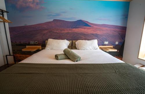 Ammanford Apartment | Lavender Lodge 1BR with Hot Tub and Sauna near Black Mountain