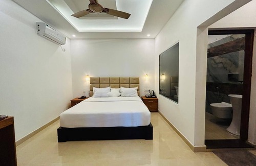 Thekkumbhagam Resort | LAVILLA LAKE RESORT AND RESTAURANT