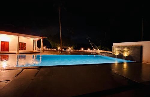 Thekkumbhagam Resort | Lavilla Lake Resort And Restaurant
