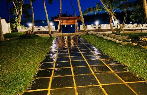 Thekkumbhagam Resort | Lavilla Lake Resort And Restaurant