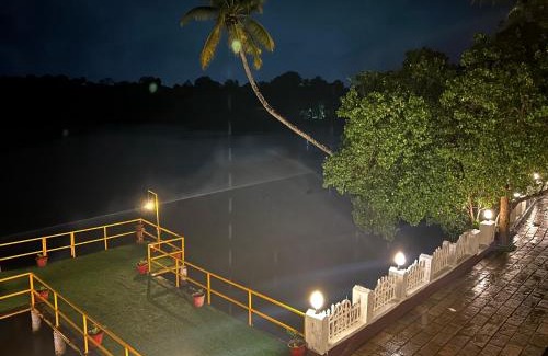 Thekkumbhagam Resort | Lavilla Lake Resort And Restaurant