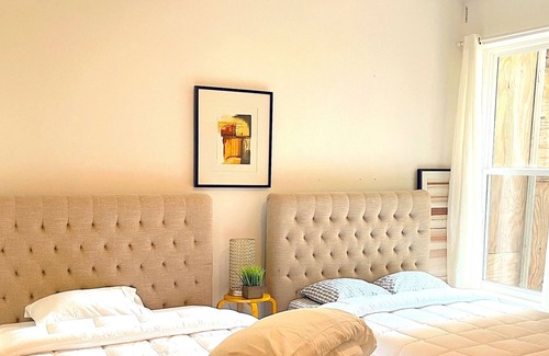 Woodlawn Apartment | Lavish 2/2 bath Near Lakeshore