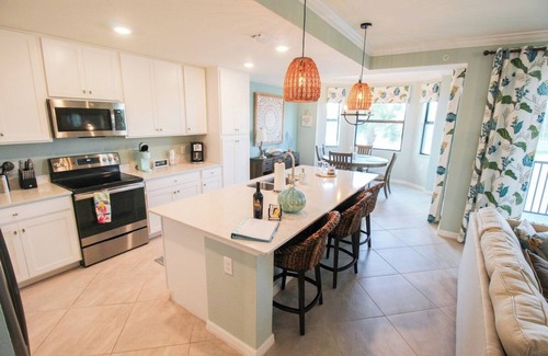 Lakewood Ranch Condo | Lavish 2 BR lakefront condo with golf course views | Lakewood Ranch - Endless View