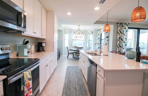 Lakewood Ranch Condo | Lavish 2 BR lakefront condo with golf course views | Lakewood Ranch - Endless View