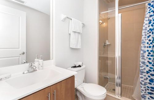 Downtown Mississauga Apartment | Lavish 2BR 2Bath Condo Steps to Square One Mall