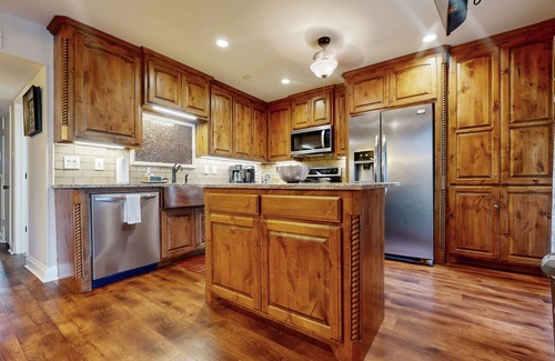 Lakeway Condo | Lavish All-Suite w/Tennis Courts: Near Pool, Golf