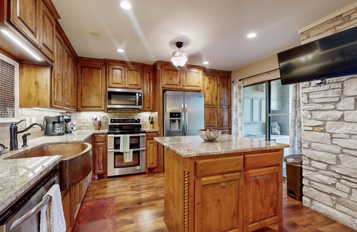 Lakeway Condo | Lavish All-Suite w/Tennis Courts: Near Pool, Golf