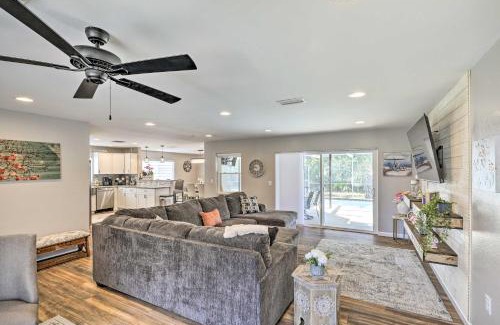 Holiday Lakes West House | Lavish Holiday Home with Lanai and Heated Outdoor Pool