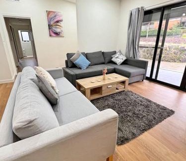 Lyons House | Lavish in Lyons - 3bd 2bth Spacious & Modern Home