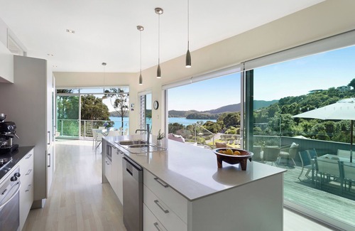 Parekura Bay House | Lavish Luxury - Parekura Bay Holiday Home