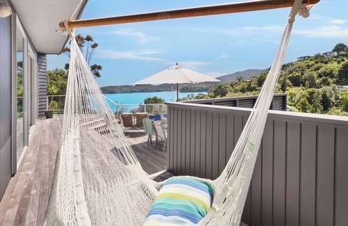 Parekura Bay House | Lavish Luxury - Parekura Bay Holiday Home