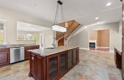 Croom Villa | Lavish & Opulent Mansion near Washington DC