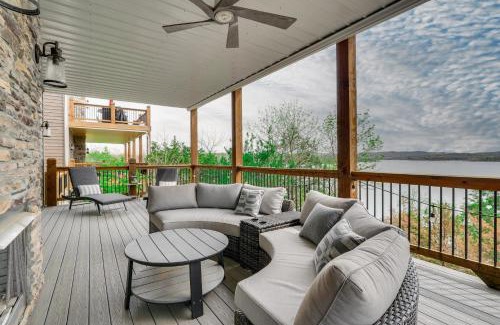 Lampe House | Lavish Retreat with Decks, Steps to Table Rock Lake!