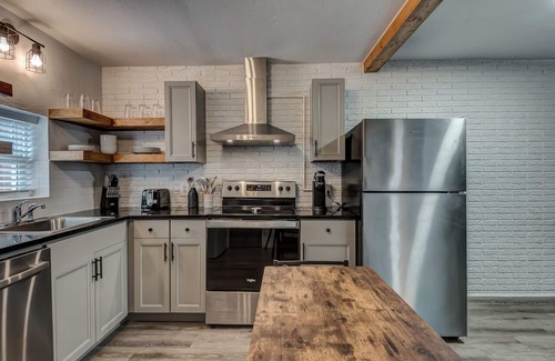 Stillwater Apartment | Lavish style 2BR in Stillwater with Free Parking