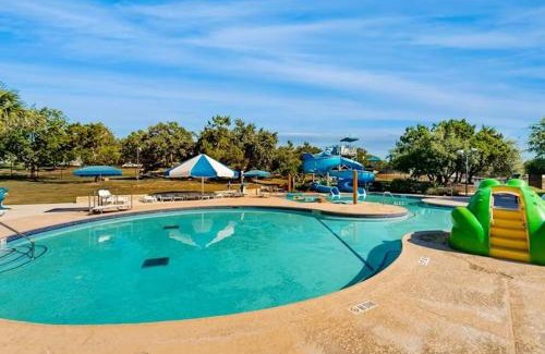Lakeway Apartment | Lavish World of Tennis