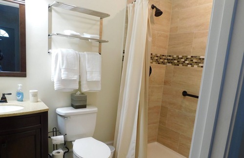 Summertown Bed & Breakfast | Lawrence Village Bed and Breakfast