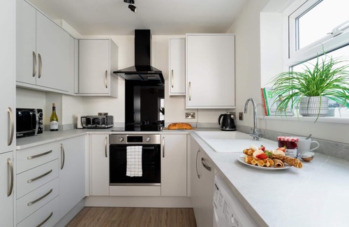 Babbacombe Apartment | Lawsons Place - Family-friendly Apartment With Parking on Babbacombe Downs