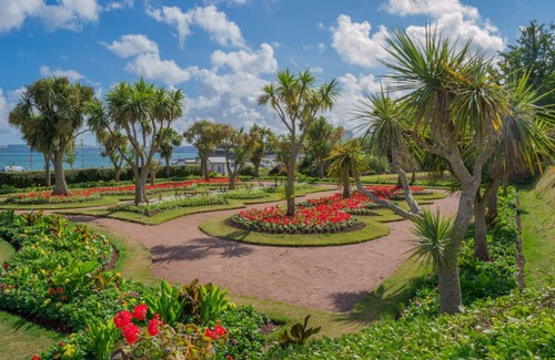 Babbacombe Apartment | Lawsons Place - Family-friendly Apartment With Parking on Babbacombe Downs