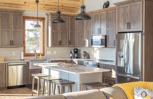 Silver Bay House | Lax Lake View Retreat