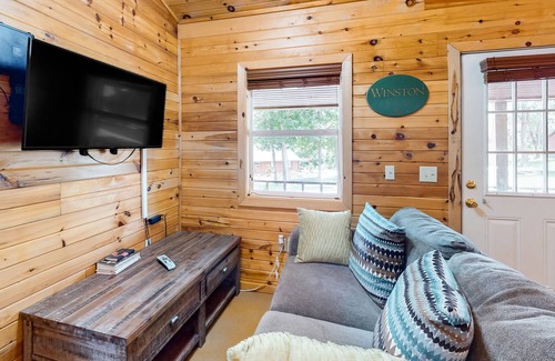 Maysville Cabin | Lay Z Lin Z Cabin | Cabin in Bentonville