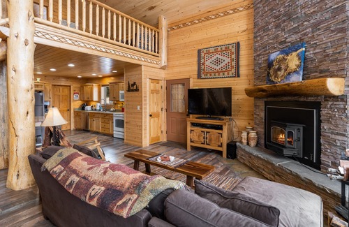 Lazy Acres House | Lazy Acres 6 Min to Yellowstone NP- Mule Deer Cabin