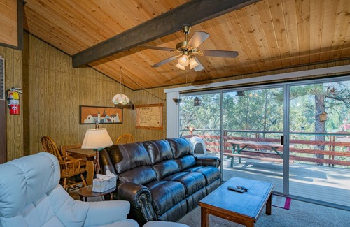 Whispering Forest House | Lazy Bear Lodge - 3BR/2BA/relaxing forest views/Smart TV/Wifi/Fenced Yard