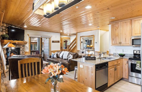 Park City House | Lazy Bear Log Cabin | Canyons Park
