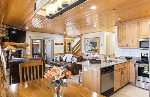Park City House | Lazy Bear Log Cabin Canyons Park
