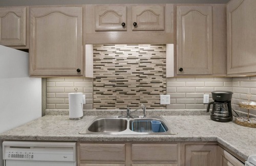 Osage Beach Condo | Lazy Days Escape - Top Floor Waterfront Condo w/Screened Deck!