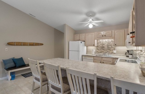 Osage Beach Condo | Lazy Days Escape - Top Floor Waterfront Condo w/Screened Deck!