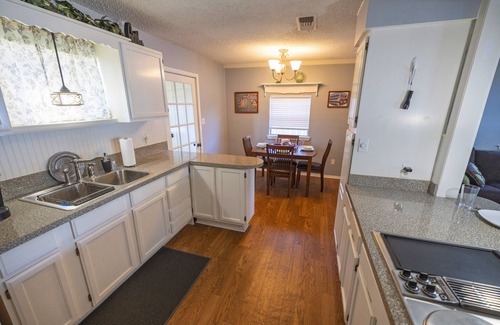 Granbury House | Lazy Days Lakefront Retreat Lake Granbury, full home, yard, dock-lift, parking