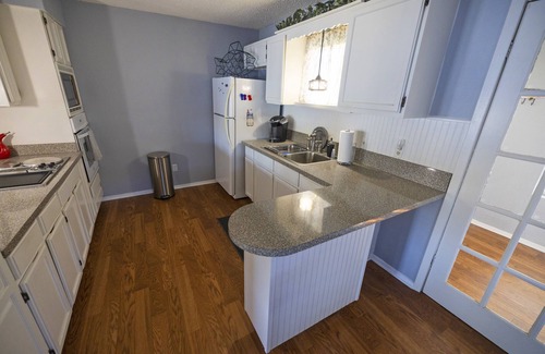 Granbury House | Lazy Days Lakefront Retreat Lake Granbury, full home, yard, dock-lift, parking