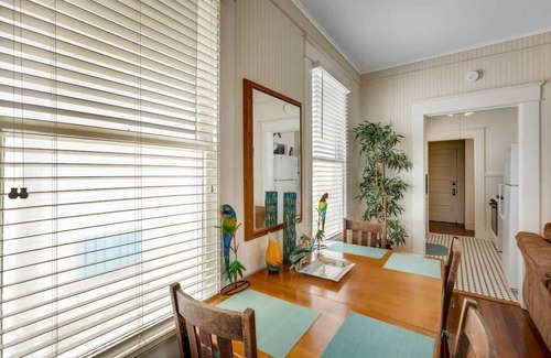San Jacinto House | Lazy Days Summary: La
