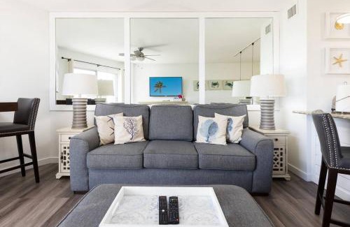 Tavernier House | Lazy Daze Double King Suite Ocean Pointe 2310
