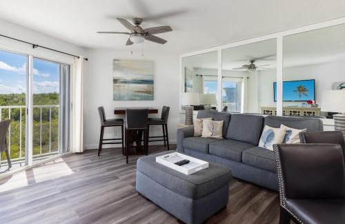 Tavernier House | Lazy Daze Double King Suite Ocean Pointe 2310