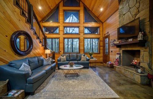 Hochatown House | Lazy Daze Lodge - Hot Tub Playset & Firepit