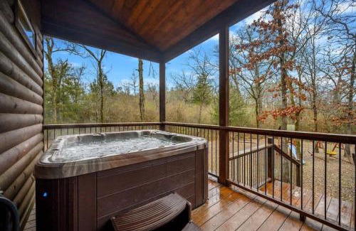 Hochatown House | Lazy Daze Lodge - Hot Tub Playset & Firepit