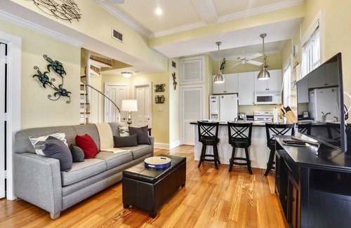 Historic Seaport House | Lazy Gecko by AvantStay | Walk to Duval St in Key West! | Month Long Stays Only